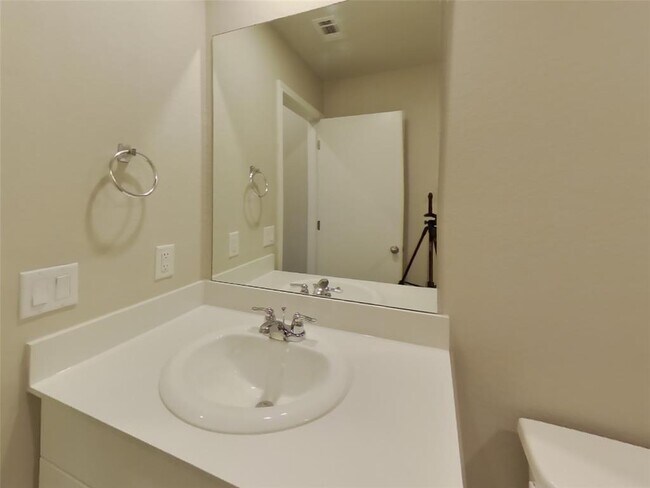Building Photo - 5132 Saddle Clb Dr