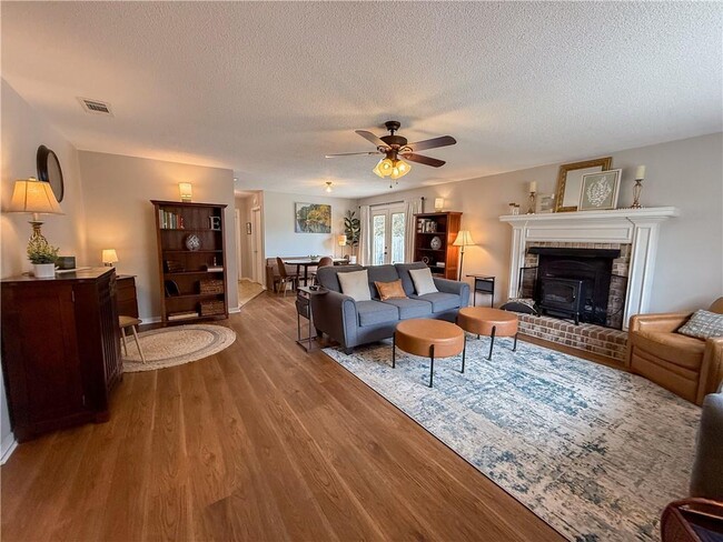 Building Photo - 905 Deer Run Dr