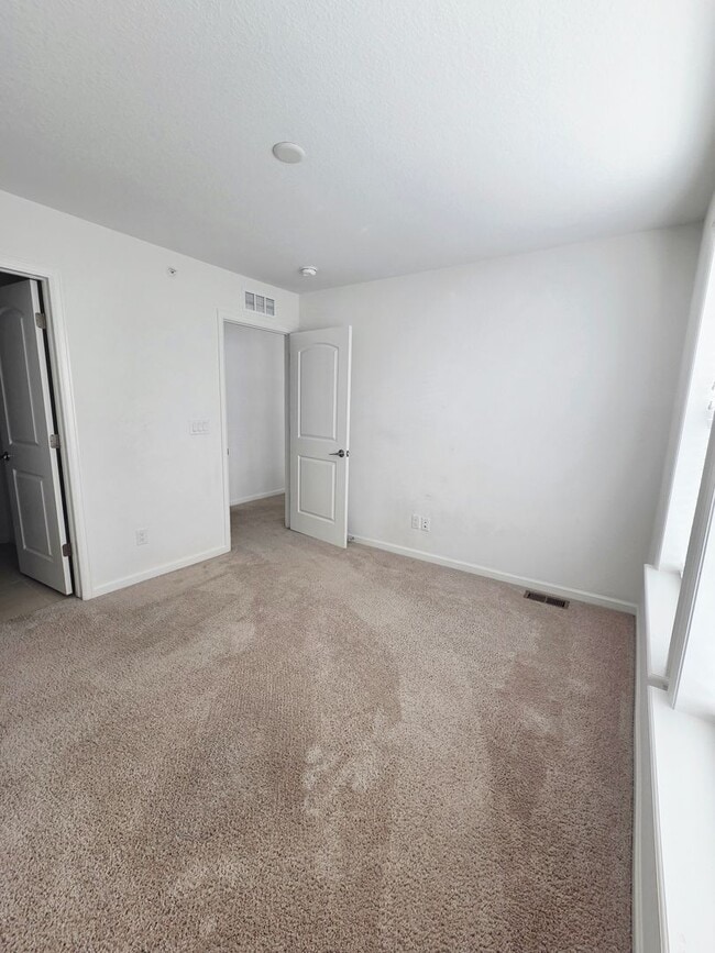 Building Photo - 5435 W 97th Ave