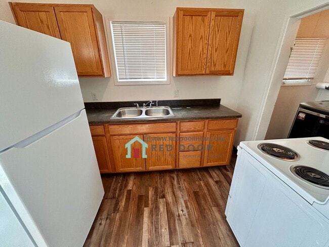 Building Photo - 612 1st Ave SW