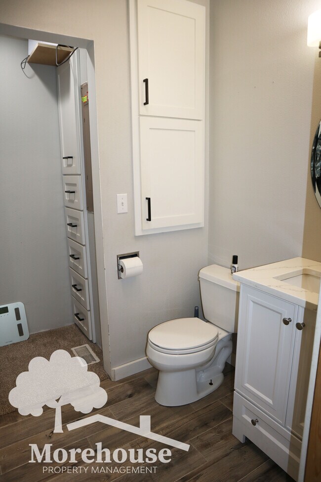 Building Photo - 10440 Meadow Lark Dr
