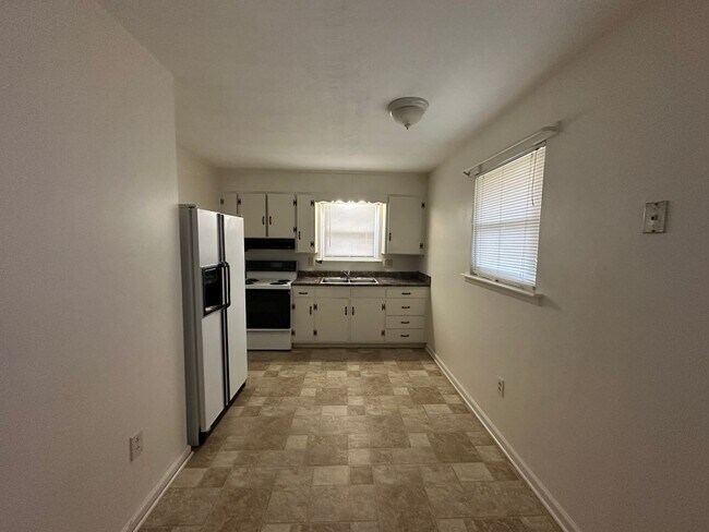 Building Photo - Fabulous Duplex