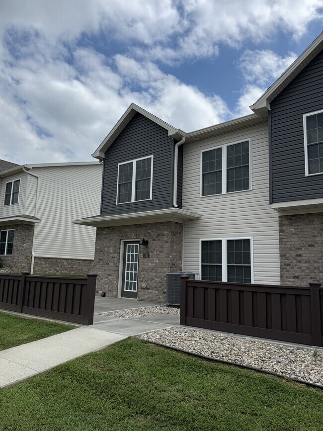 Building Photo - 241 Pinehurst Dr