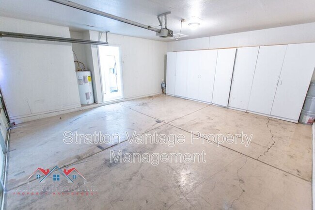 Building Photo - 1915 S 39th St