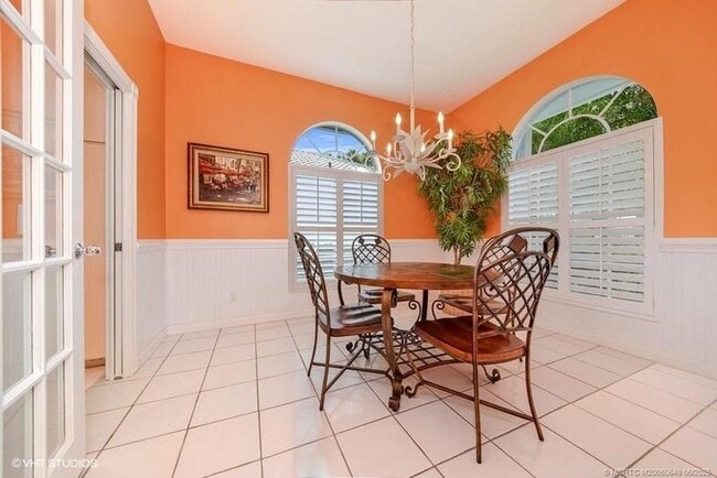 Building Photo - 8073 SE Double Tree Dr