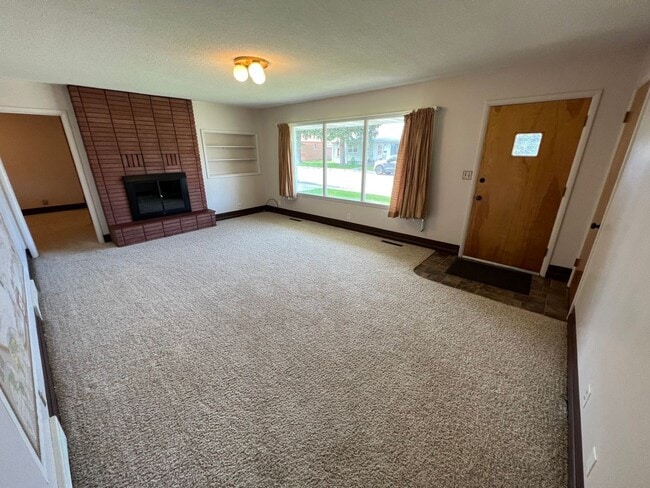 Building Photo - 429 E Pine St