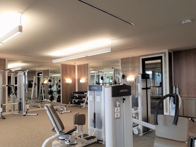 Building Photo - Symphony Honolulu 1 bedroom 1 bath with 1 parking