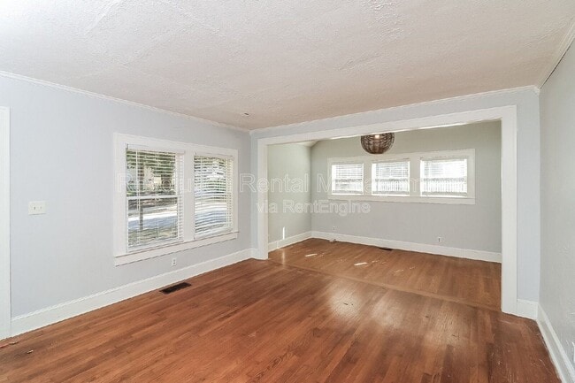 Building Photo - 370 Haas Ave SE