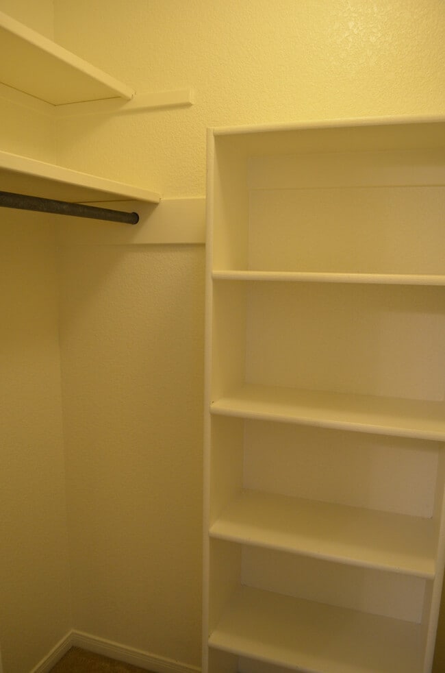 Building Photo - 912Rebecca