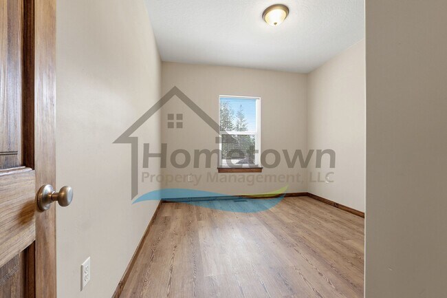 Building Photo - 4 Bedroom 2 Bathroom Home with Attached 2-Car Garage Available in Blanchard!