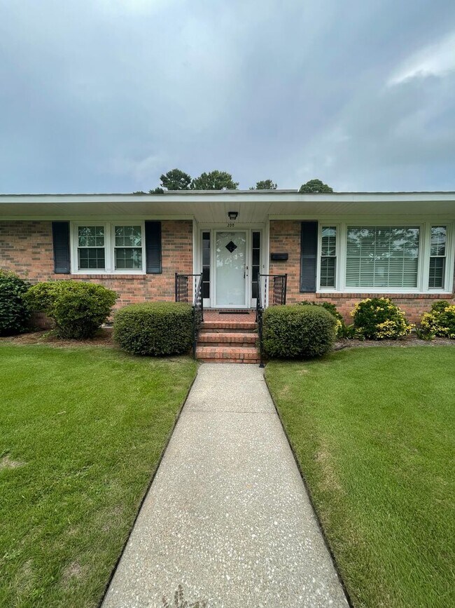 Building Photo - Darling on Deborah