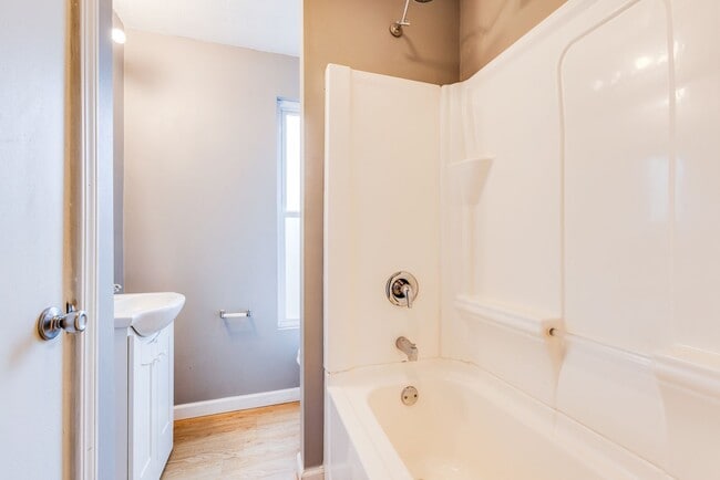 Building Photo - Available MAY 2026  - Private 2 Bedroom Home w/ Large Deck!