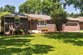 Building Photo - 206 S Dorothy Dr