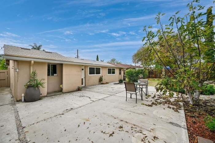 Building Photo - 714 Begonia St