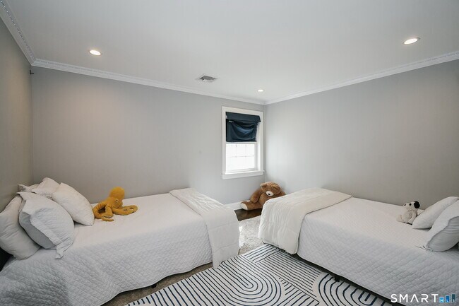 Building Photo - 50 1/2 Mountain Spring Rd