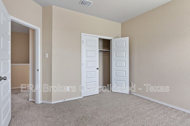 Building Photo - 10610 Grn Lk Dr