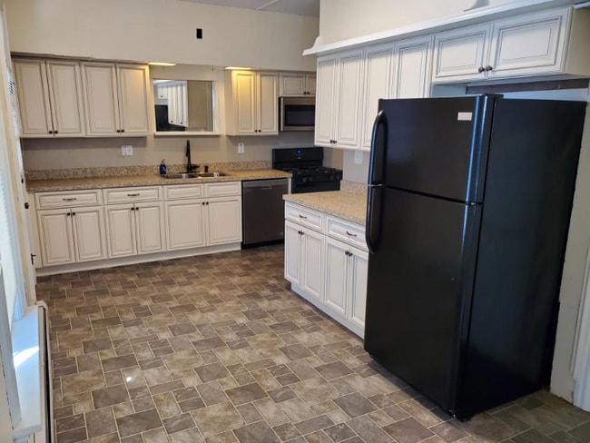 Building Photo - 806 Ash St