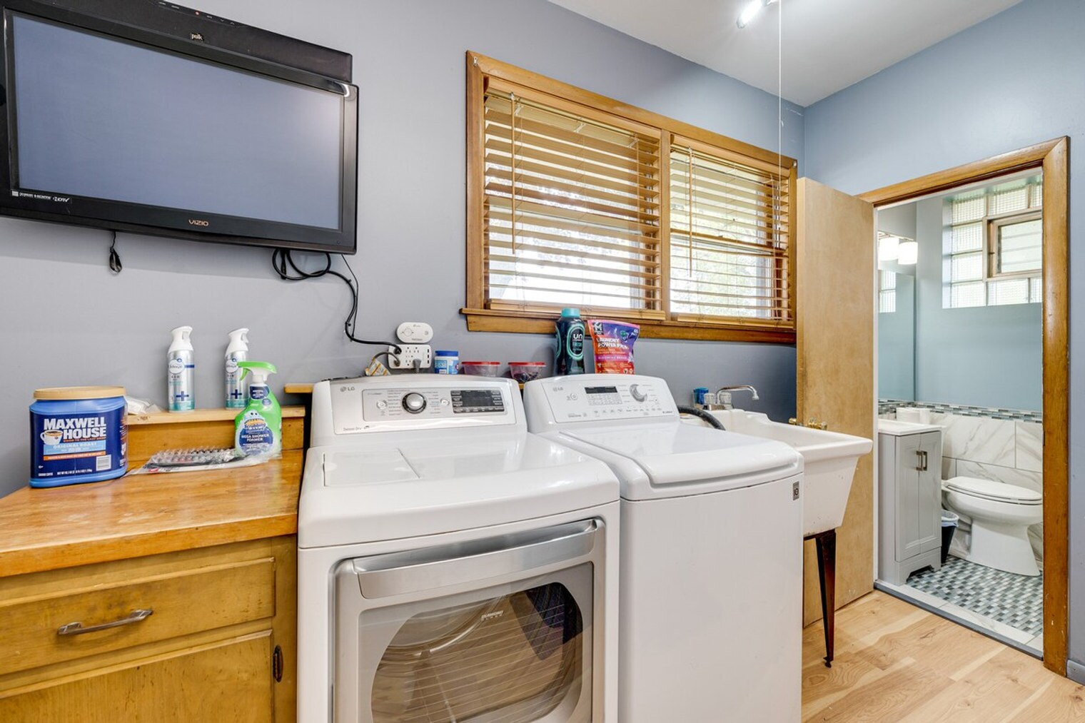 Building Photo - 811 N River Rd