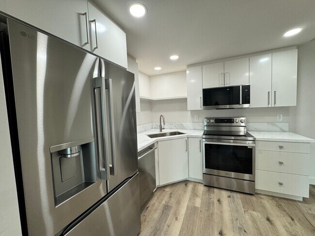 Building Photo - Welcome to this stunning Tierrasanta 1-bedroom, 1-bathroom