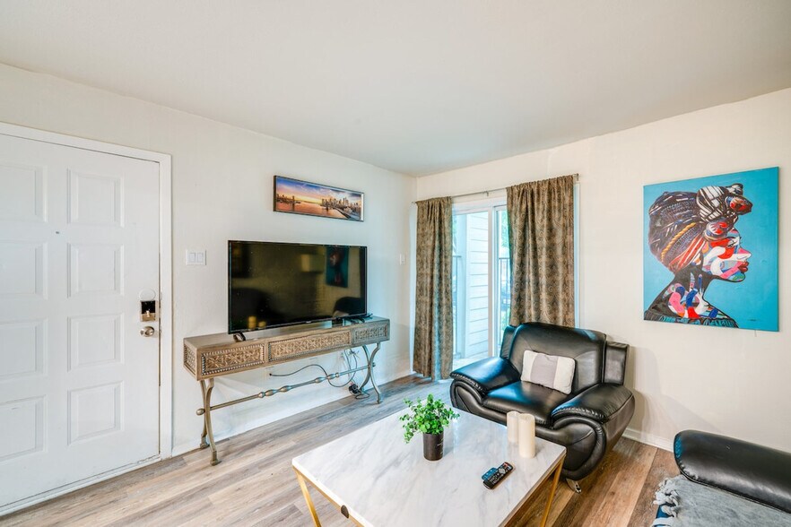 Building Photo - 6900 Skillman St