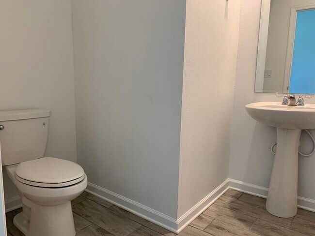 Building Photo - 843 Grant St