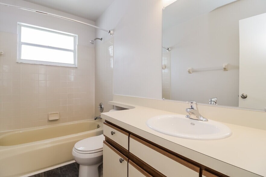 Building Photo - 9474 Chandon Dr