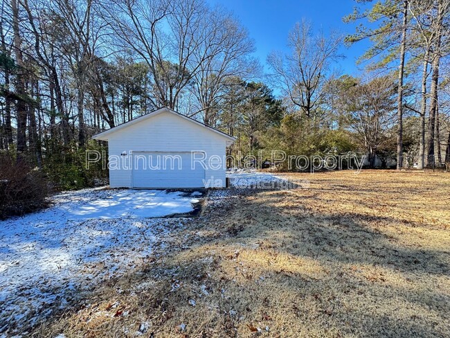 Building Photo - 4005 Camary Dr SE