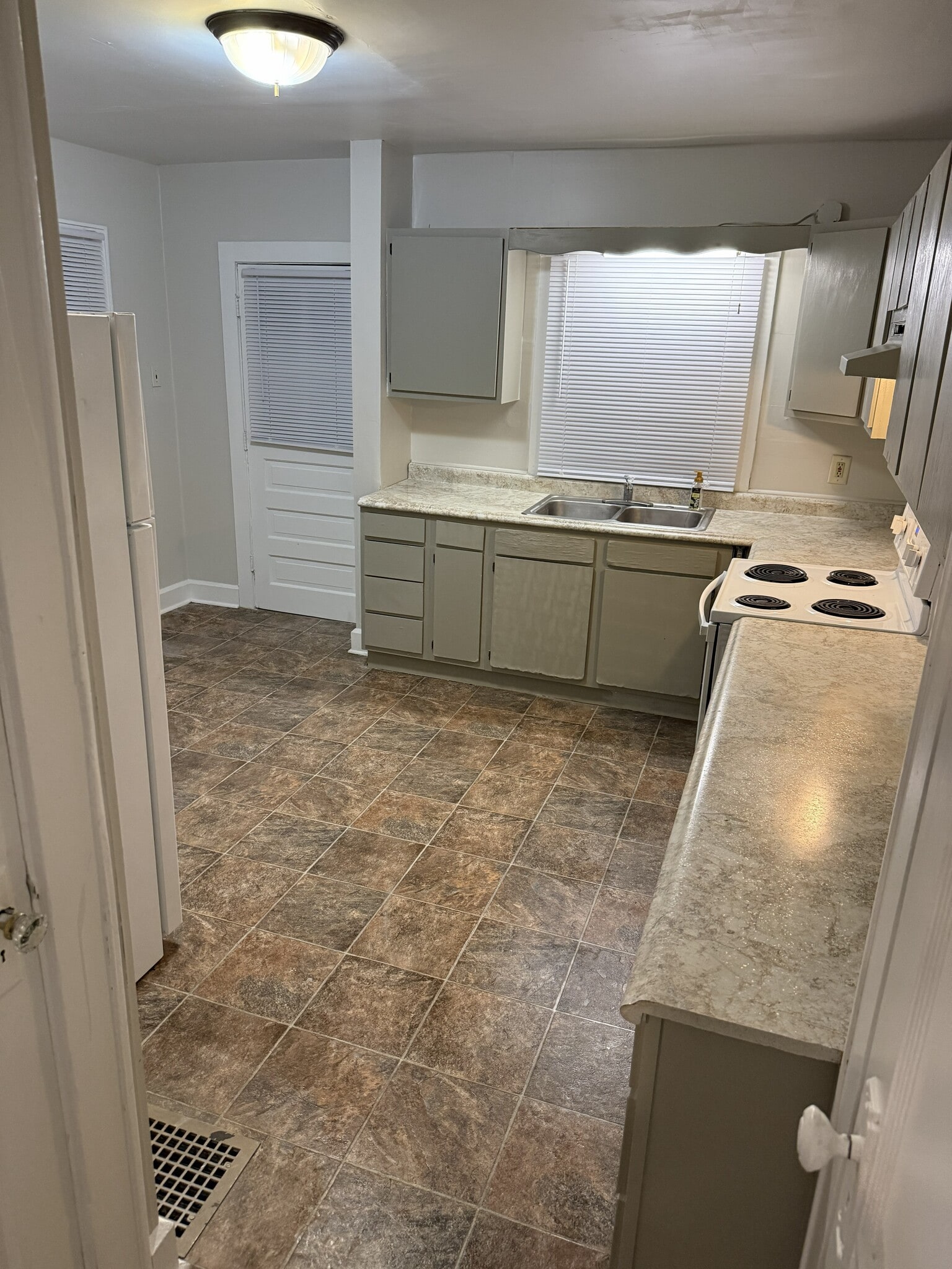 Building Photo - 815 N Bancroft St