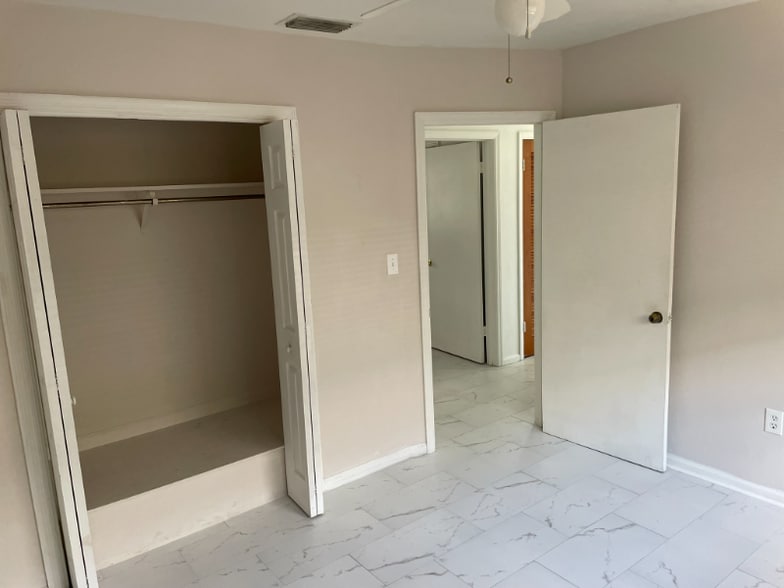 Building Photo - 627 92nd Ave N