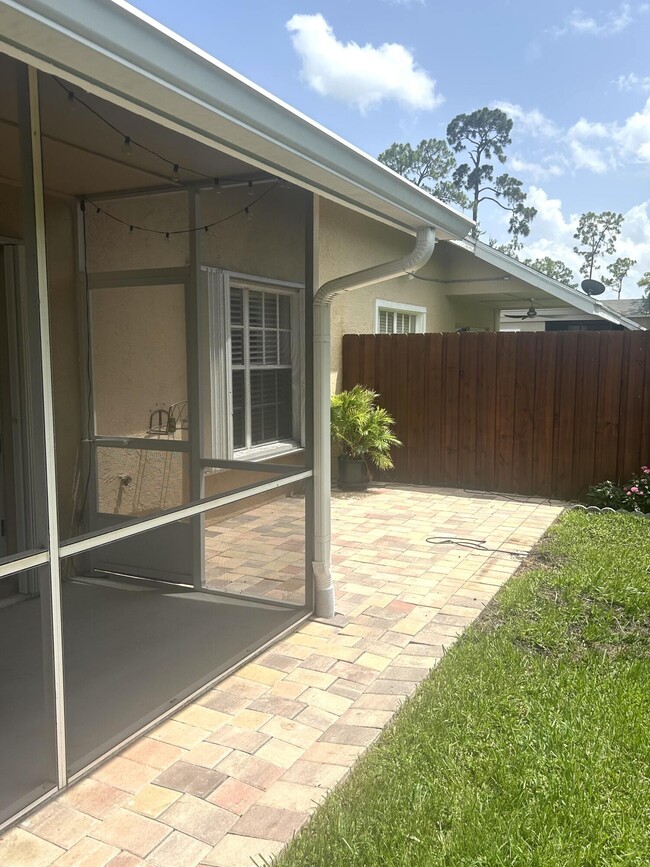 Building Photo - 935 Honeytree Ln