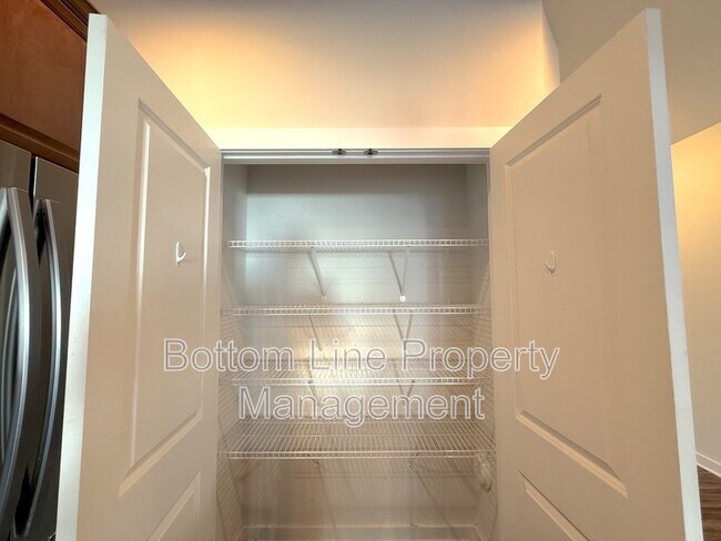 Building Photo - 706 Anglin Forest Way