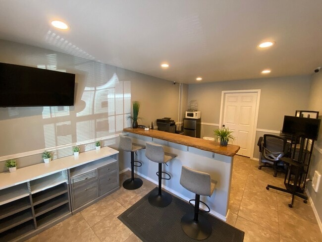 Building Photo - Don't Let Free Rent Slip Away—Ends 7/31!