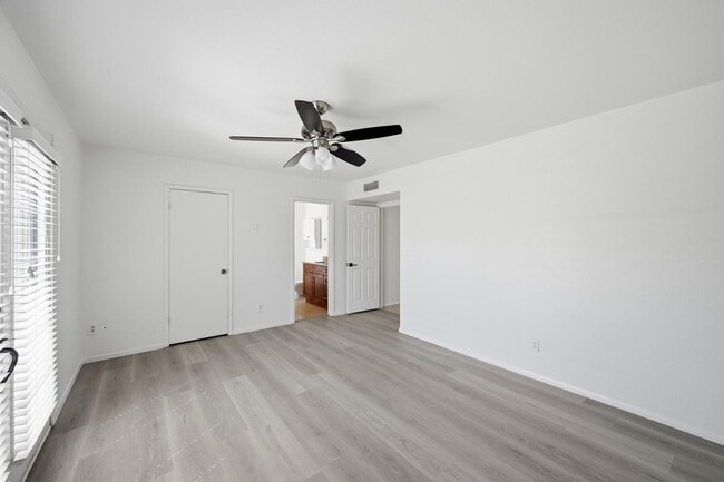 Building Photo - 5229 E Winchcomb Dr