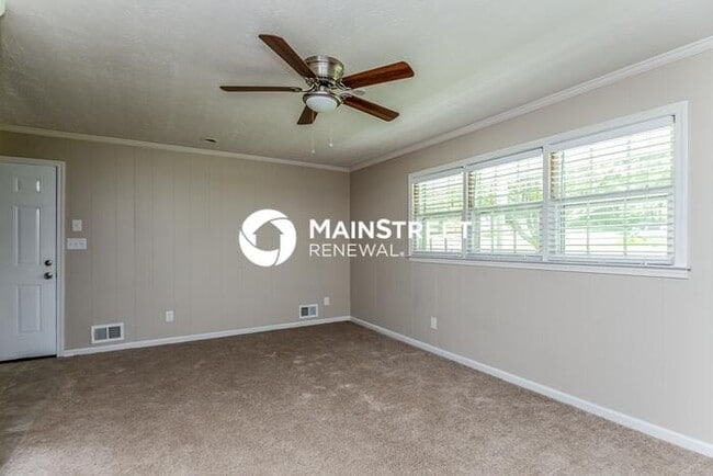 Building Photo - 3 Bedroom Pet-Friendly Home in Lithonia, GA with Main Street Renewal