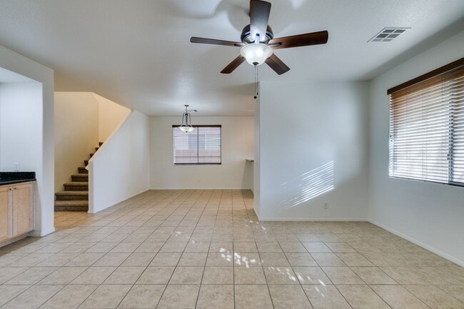 Building Photo - Great 3 bedroom house with a large loft an...