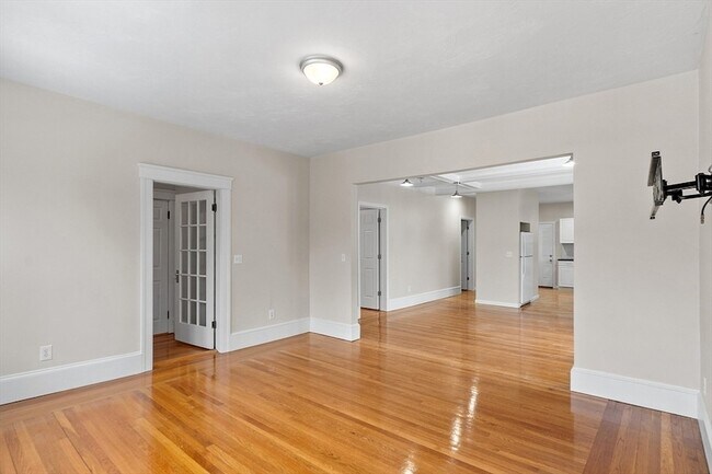 Building Photo - 920 Pleasant St