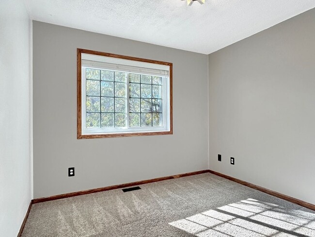 Building Photo - 13821 Edgewood Ave
