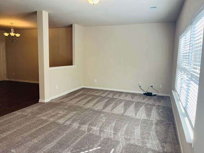 Building Photo - Wow! Check out this charming 3-bedroom, 2....