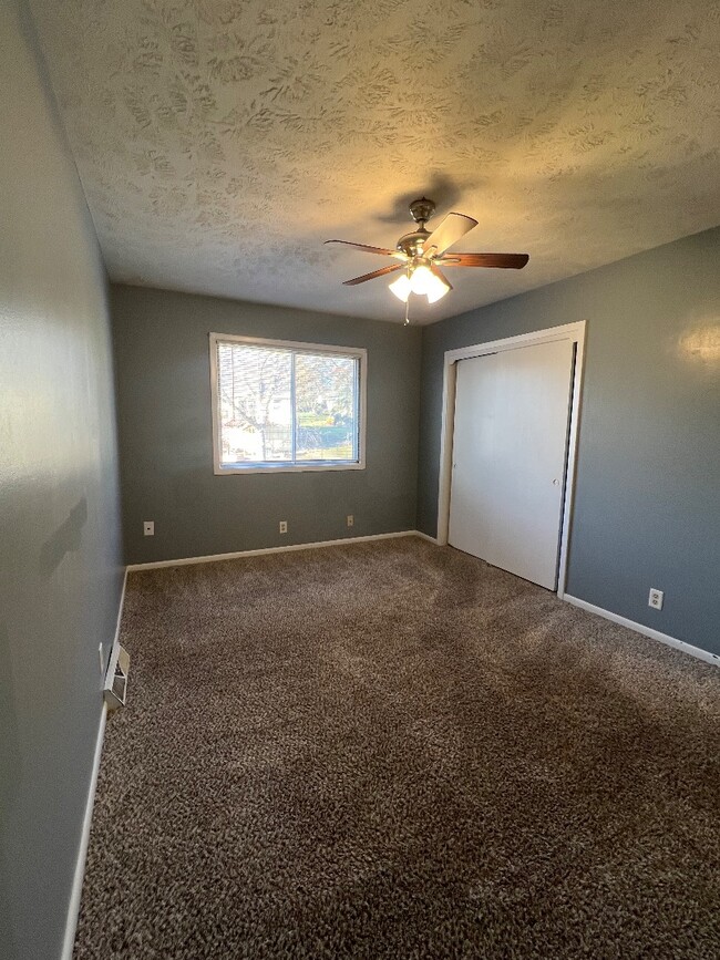 Building Photo - 11226 Roxbury Dr