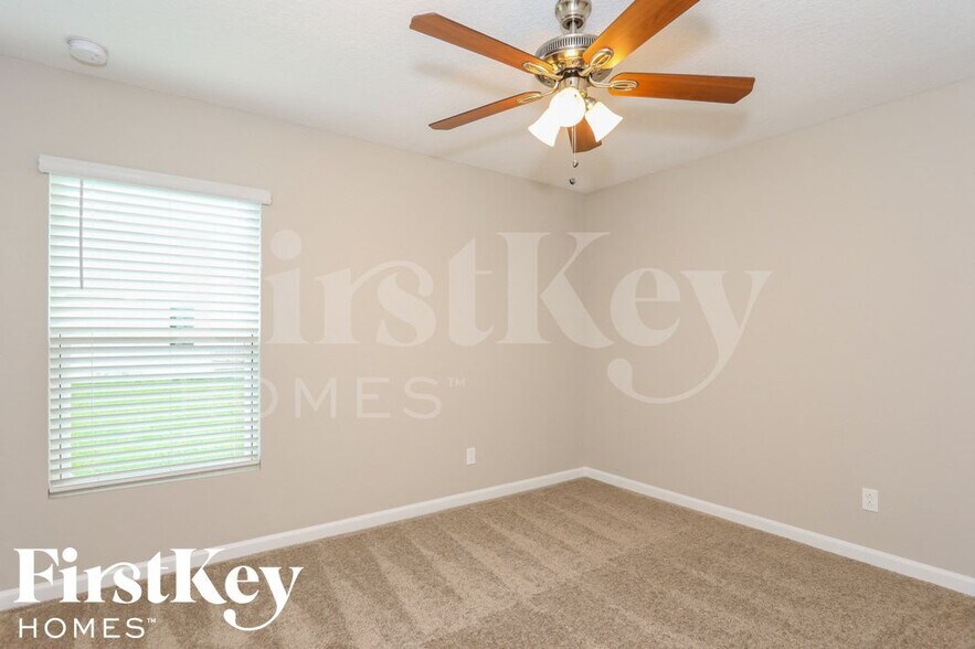 Building Photo - 3501 SW Voyager St