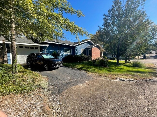 Building Photo - Spacious 1 Bed/2 Bath "Mother-In-Law" Suite in Belhaven!!!