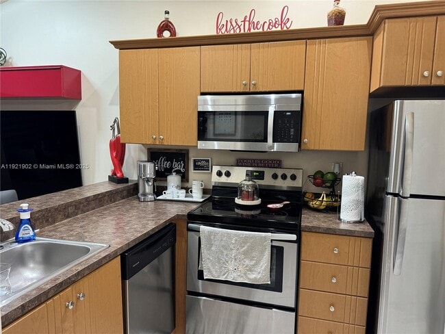 Building Photo - 9446 SW 140th Ct