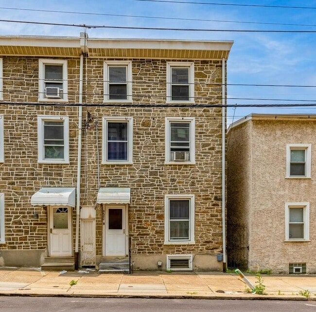 Building Photo - 4680 Umbria St