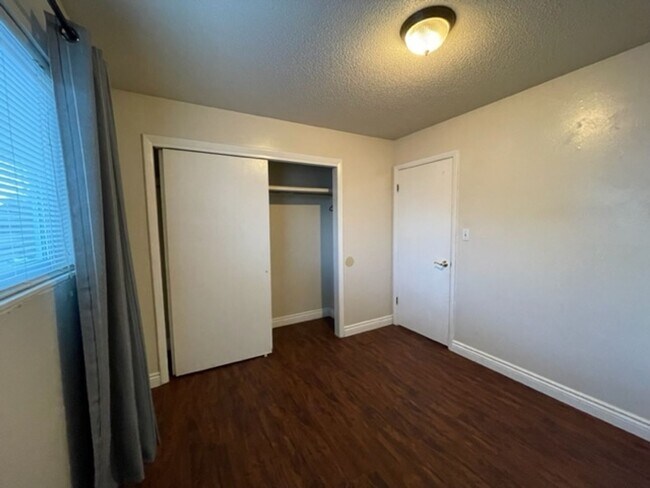 Building Photo - Redlands 3 bed 1.5 bath with yard