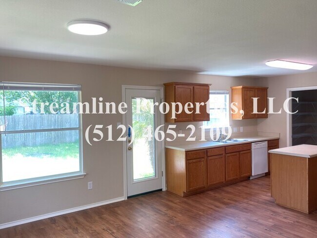 Building Photo - Beautiful 3 bedroom, 3 bathroom and study ...