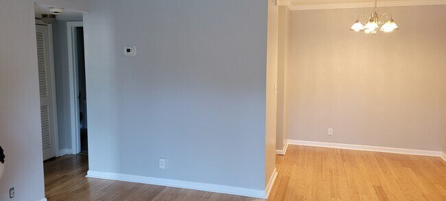 Building Photo - 420 Walton Ln