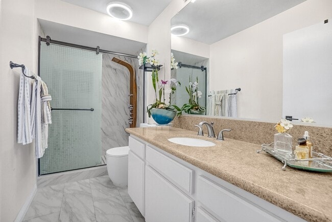 Building Photo - 4295 Vía Arbolada