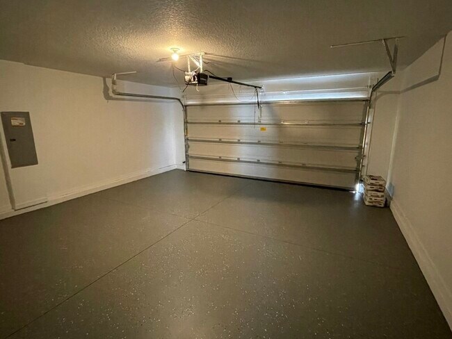 Building Photo - 1402 Kissimmee Ct