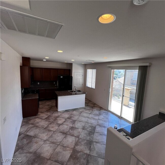 Building Photo - 1192 Via Dimartini