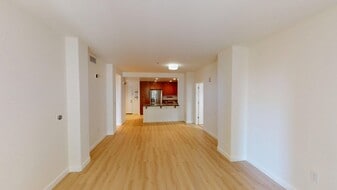 Building Photo - 423 7th St